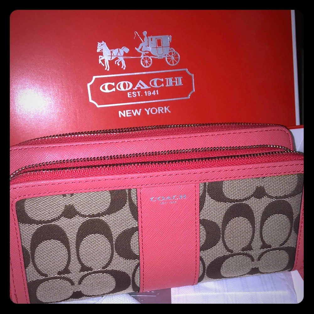 Coach accordian zip wallet